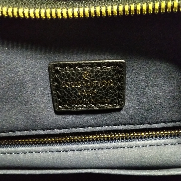 NEW Louis Vuitton Empreinte Carryall Shoulder Bag - Picture 10 of 10